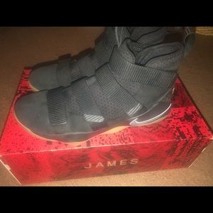 Lebron Soldier 11’s
